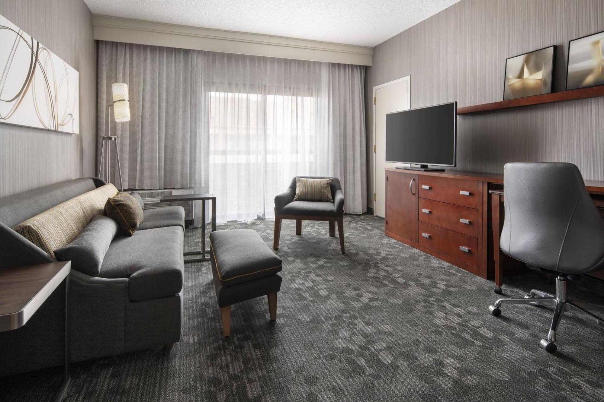 Courtyard By Marriott Boulder Hotel Exterior photo