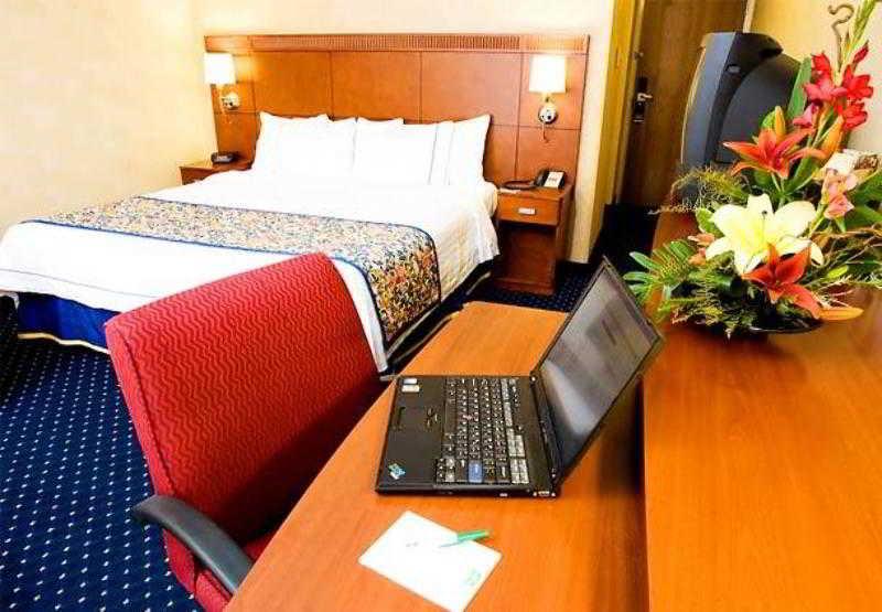 Courtyard By Marriott Boulder Hotel Room photo