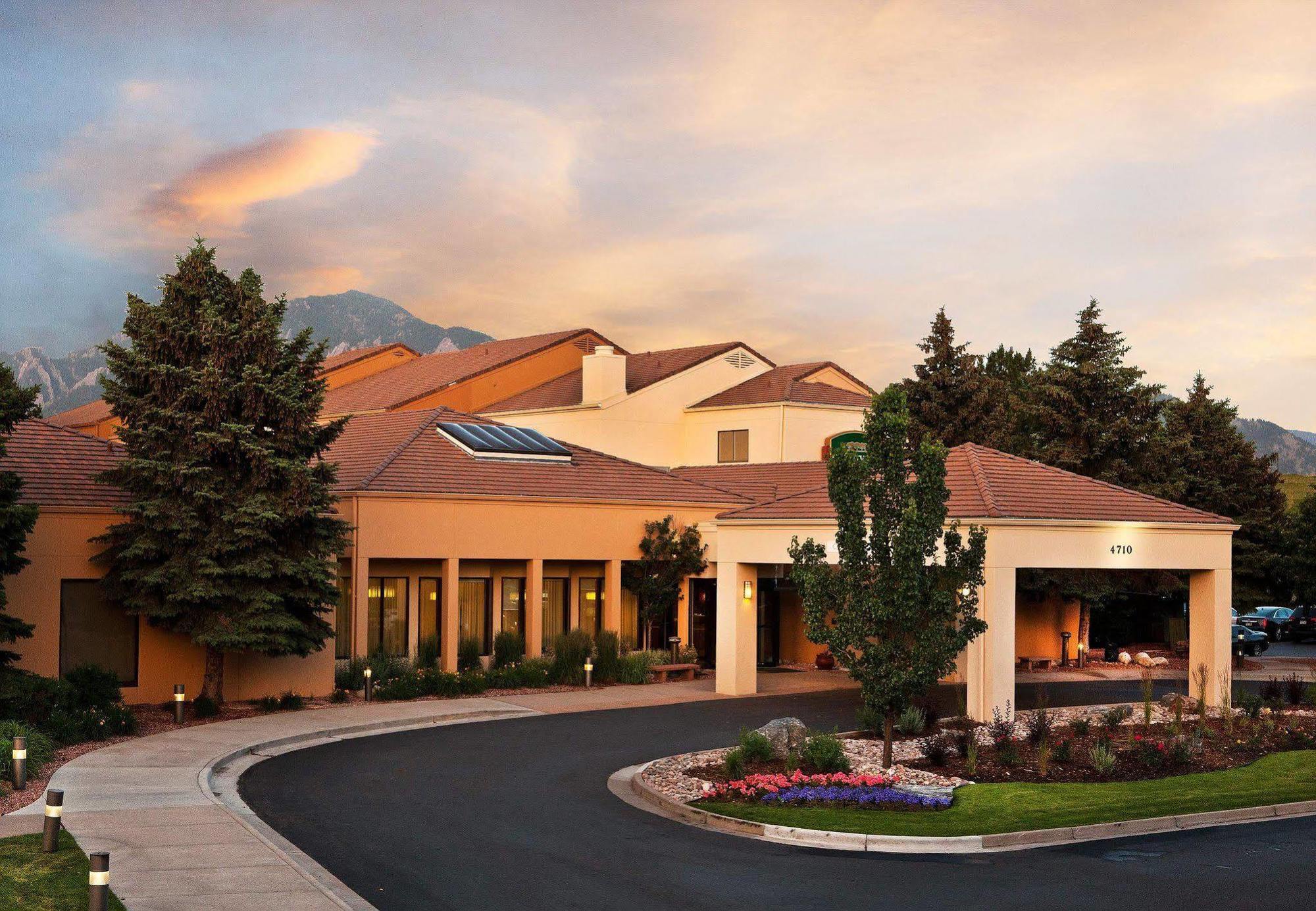 Courtyard By Marriott Boulder Hotel Exterior photo
